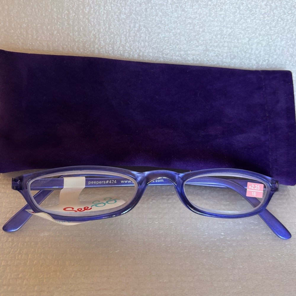 Peepers NWT Reader Glasses with Case 2.25